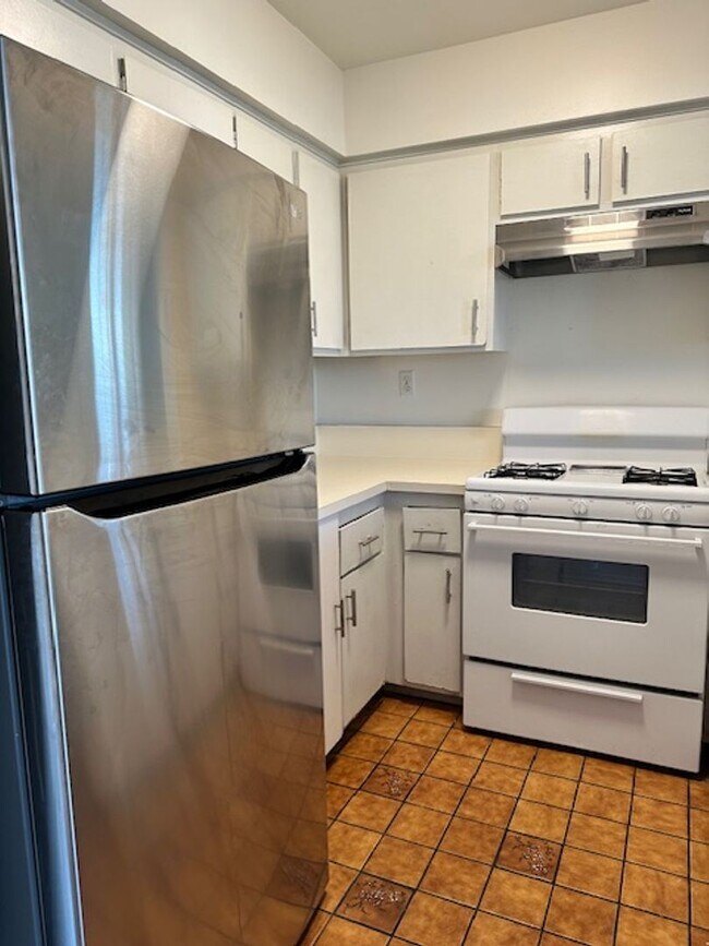 Foto del edificio - Spacious second floor condo located in the...