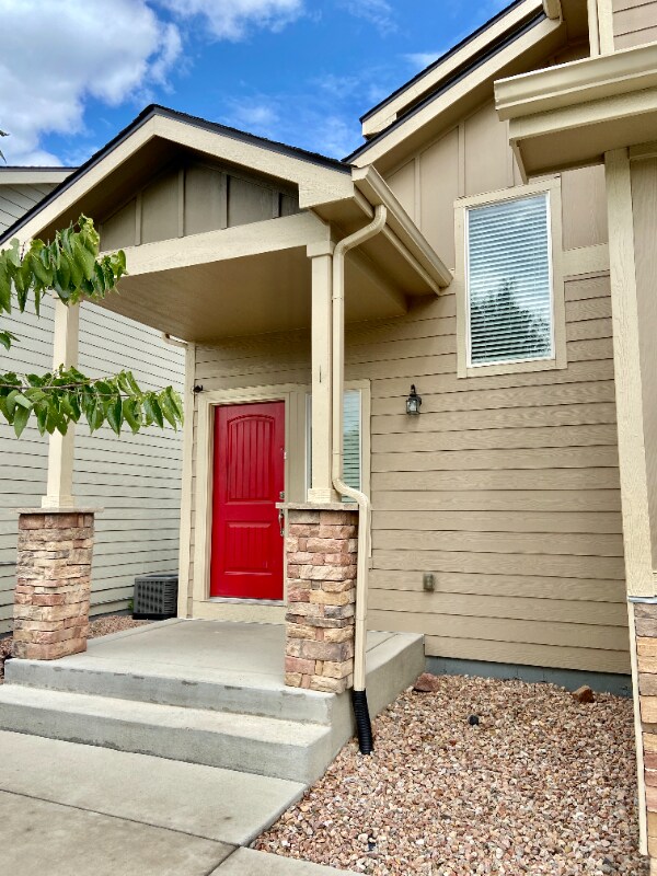 Building Photo - 2489 Sierra Springs Dr