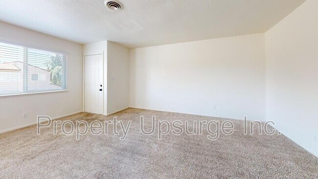 Building Photo - 1356 Hobart Dr