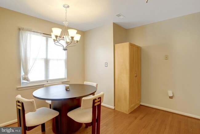Foto del edificio - 8819 Hardesty Dr