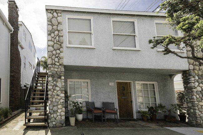 Upper in duplex by beach - 318 3rd St
