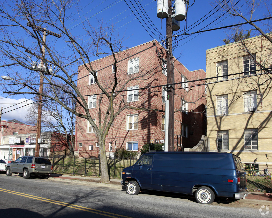 Building Photo - Kenn Manor