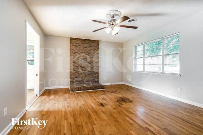 Building Photo - 5562 Hood St