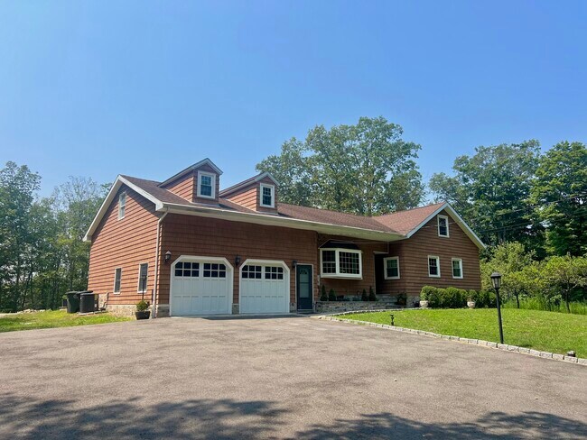 Foto del edificio - 234 Weston Rd
