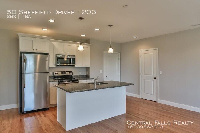 Building Photo - 2 BR Available now !!