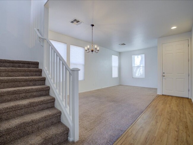 Building Photo - 4 Bedroom 2.5 Bathroom- 2 Story