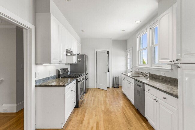 Foto del edificio - 3 Bed, 1.5 Bath Noe Valley Top Floor Flat ...
