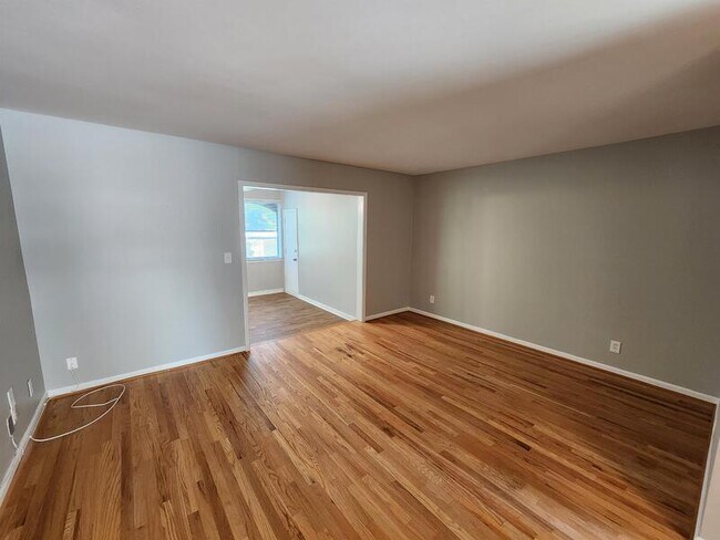 Building Photo - 67 Montre Square NW