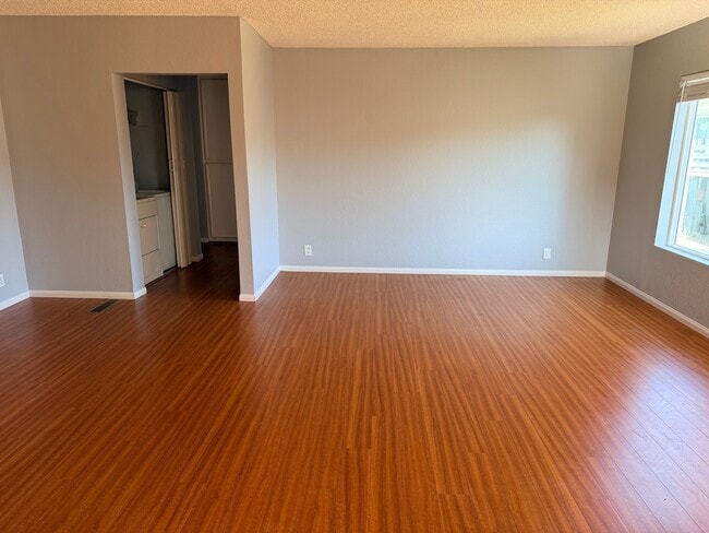 Foto del edificio - 433 Autumn Dr