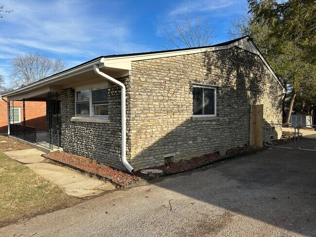 Building Photo - 1820 Ranier Dr