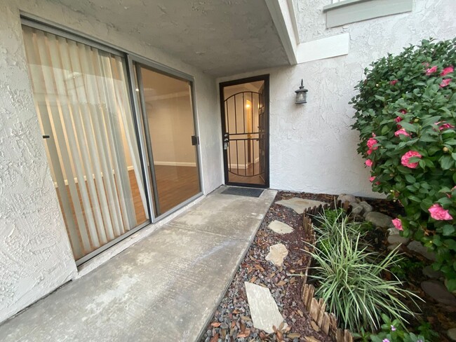 Building Photo - Luxurious 3 Bedroom Cypress Townhouse for ...