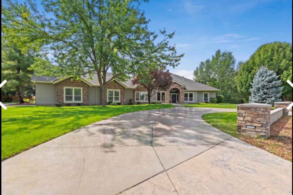 Primary Photo - 103 S Alder Ln