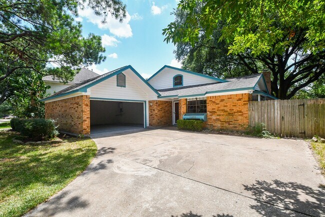 Foto del edificio - 15803 Lakedale Dr