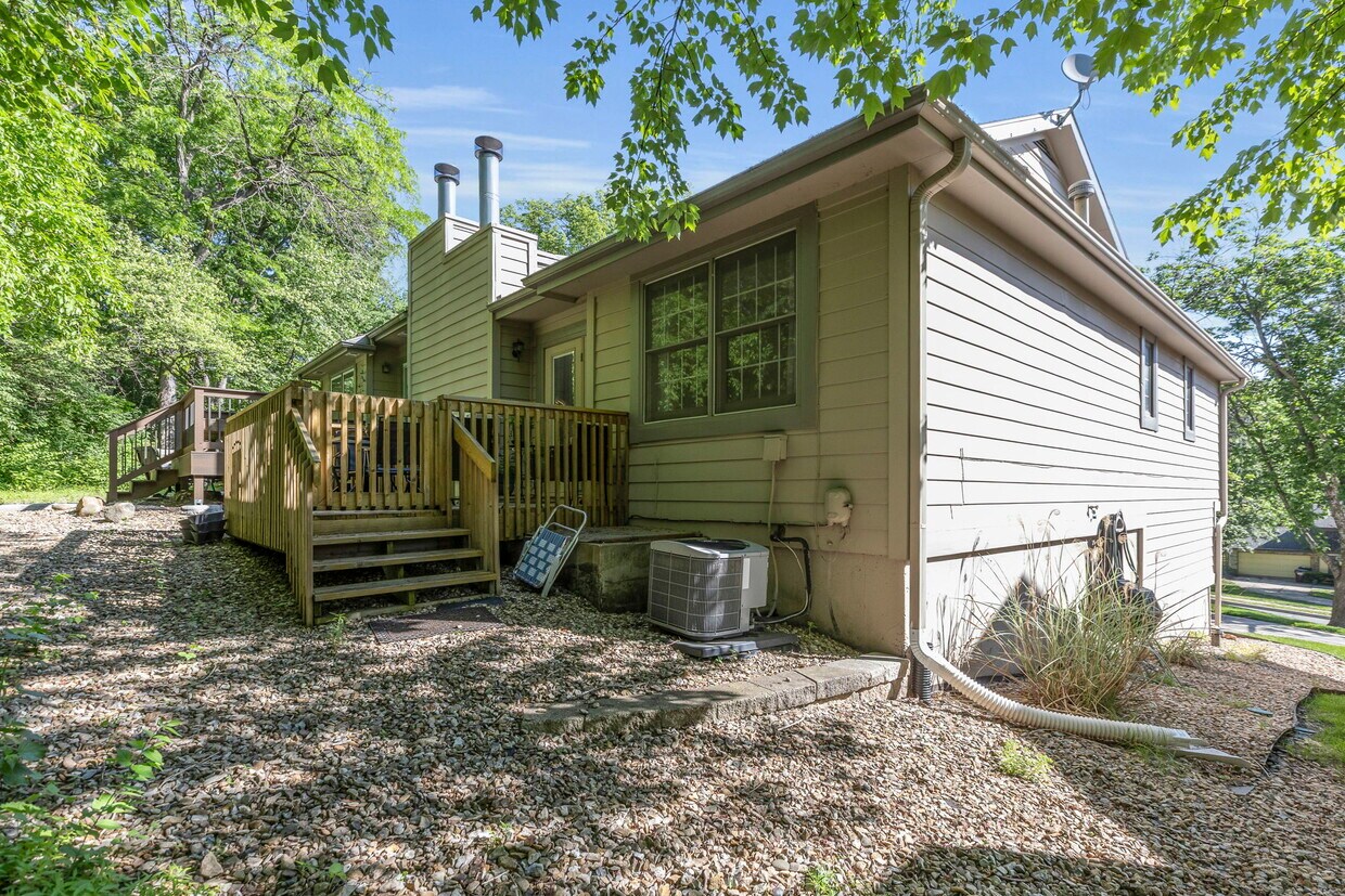 Foto principal - 1409 Lawrence Ave