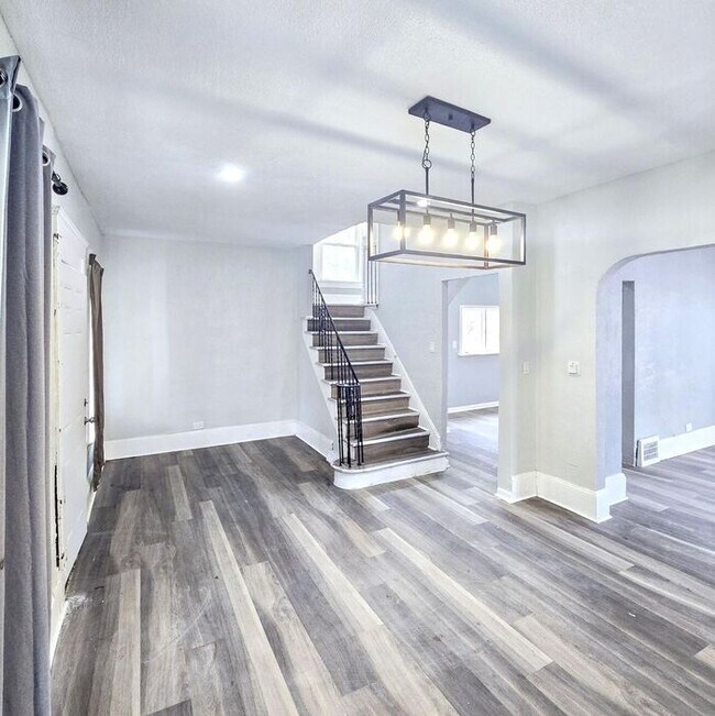 Building Photo - 3-Bedroom Home with Attic and Basement in ...