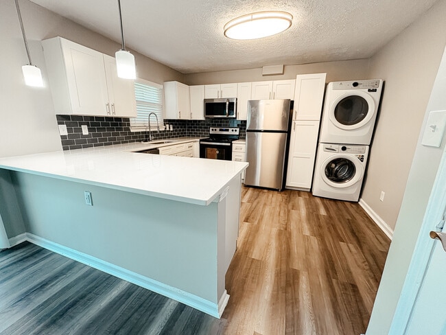 Foto del edificio - Spinnaker Court Apartments