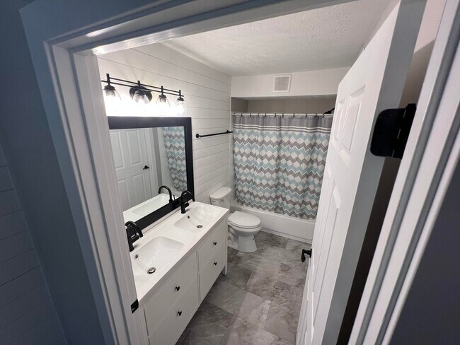 Building Photo - 533 Aspen Glen Dr