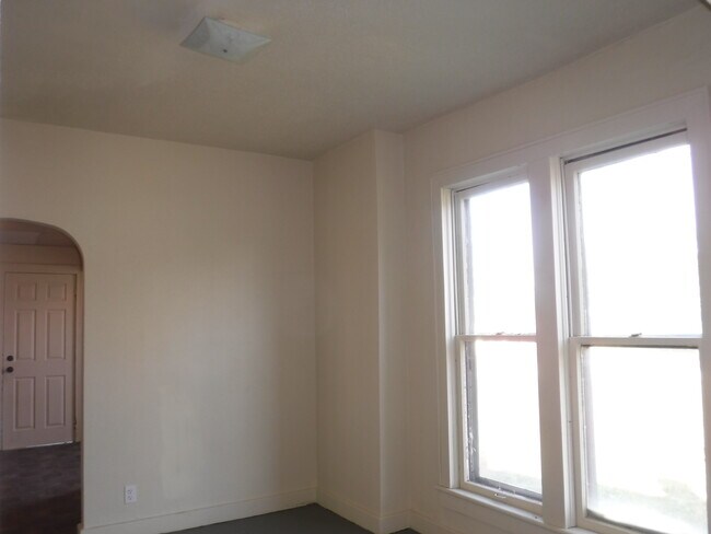Building Photo - 508 S 15th St