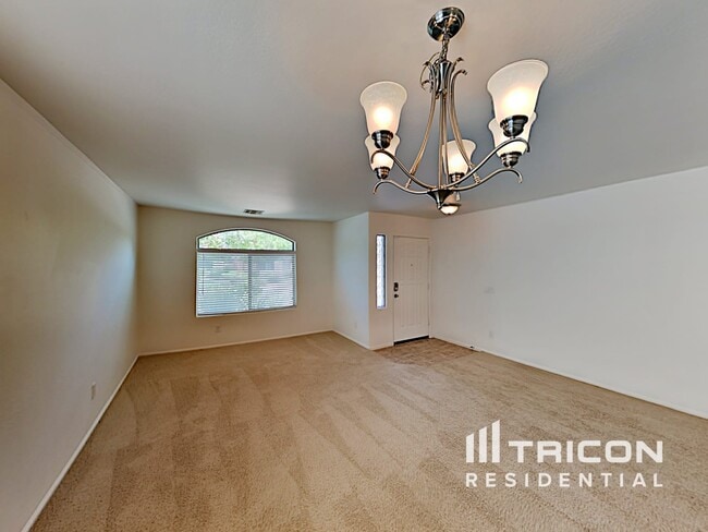 Foto del edificio - 1275 E Shari St