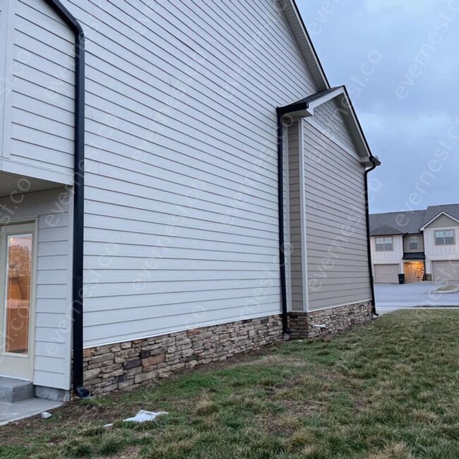 Building Photo - 245 Signature Pl