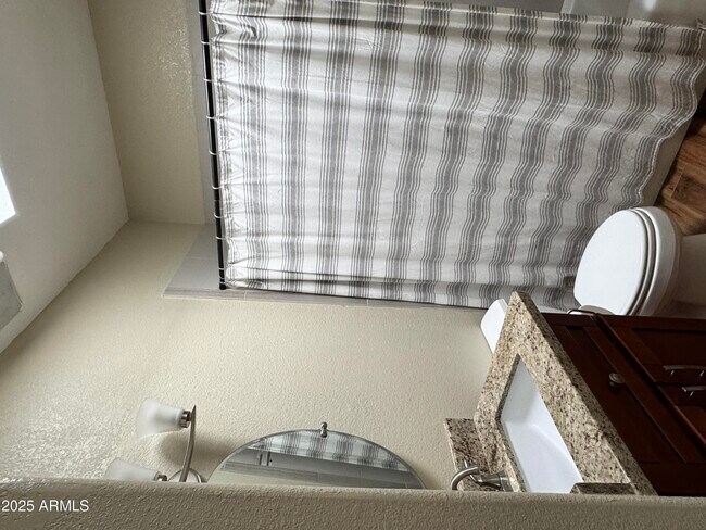 Foto del edificio - 5825 E Nisbet Rd