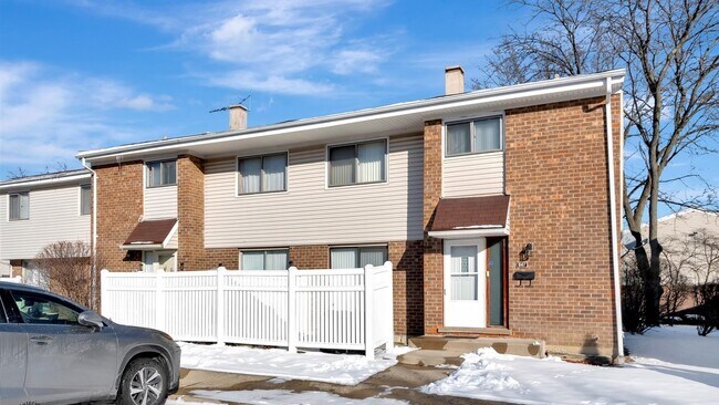 Building Photo - 847 White Oak Ln