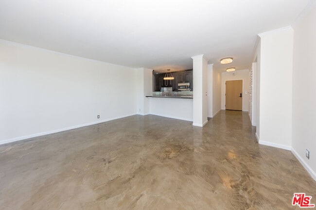Building Photo - 999 N Doheny Dr