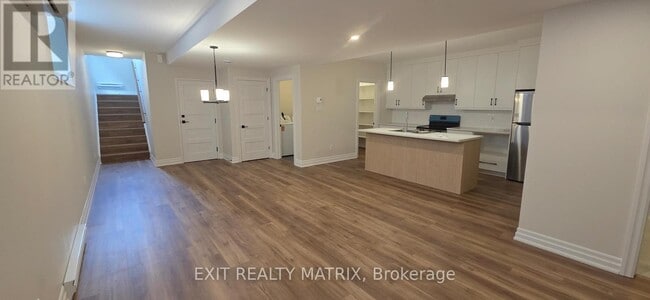 Building Photo - 542 Angèle St