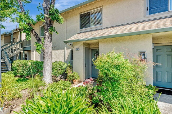 Building Photo - "Luxury Waterfront Living: Spacious 1-Bedroom Furnished Apartment with Hardwood Floors in San Jose"