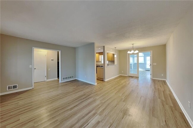 Foto del edificio - 100 John Christopher Dr