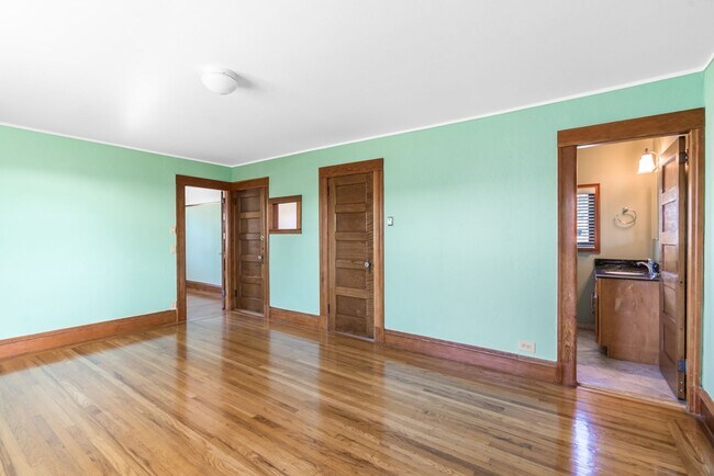 Building Photo - 4382 Howe St