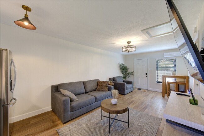 Foto del edificio - 3201 Westridge St