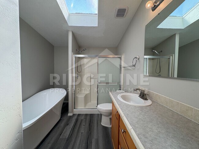 Building Photo - 582 N 4200 E