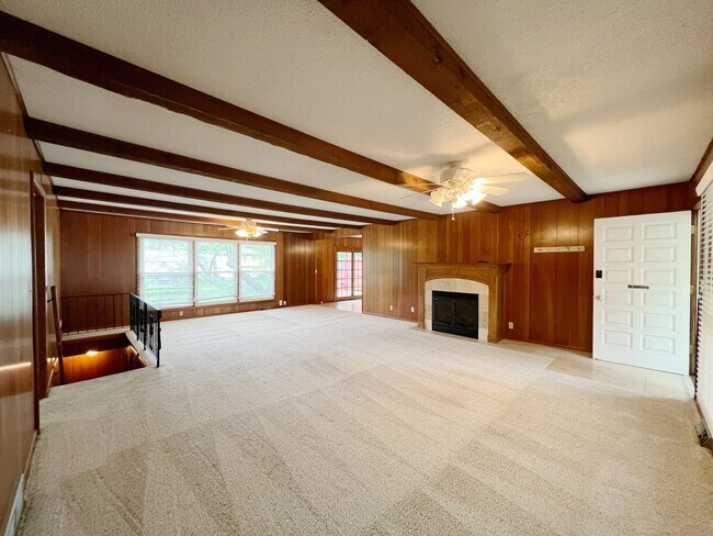 Building Photo - SEE IT NOW: Charming 3-Bedroom Home with S...