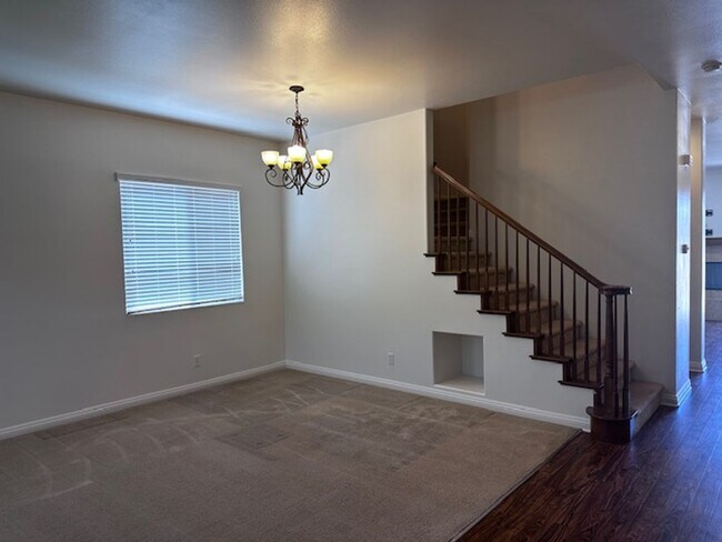 Foto del edificio - Excellent Extended Family home!