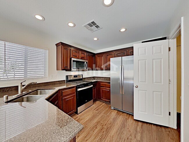 Foto del edificio - 9511 Milkweed Canyon Ave