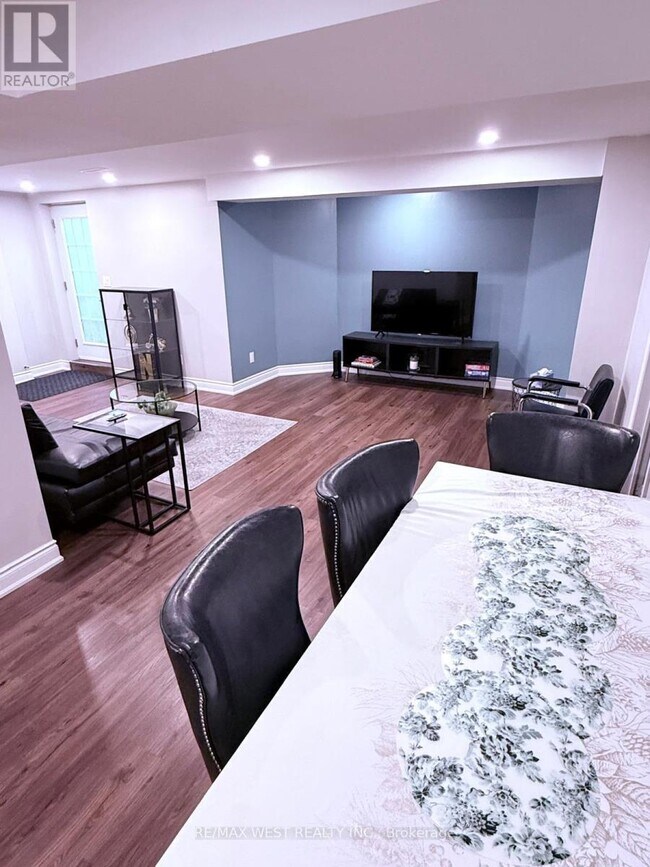 Building Photo - 5481 Glen Erin Dr