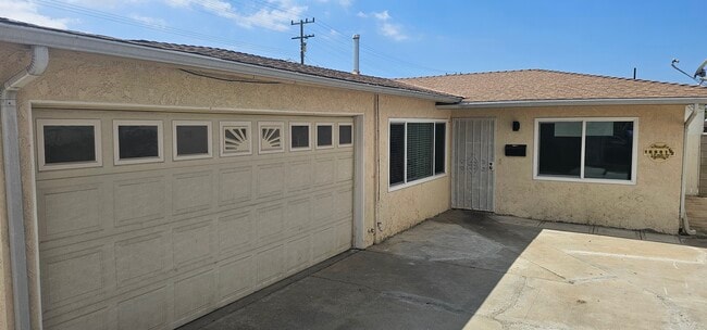 Building Photo - 16931 S Berendo Ave
