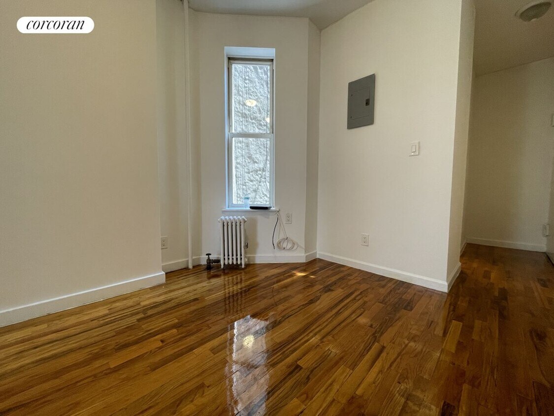 Primary Photo - 151 E 90th St