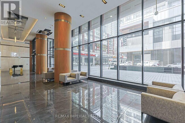 Photo du bâtiment - 17 Bathurst St