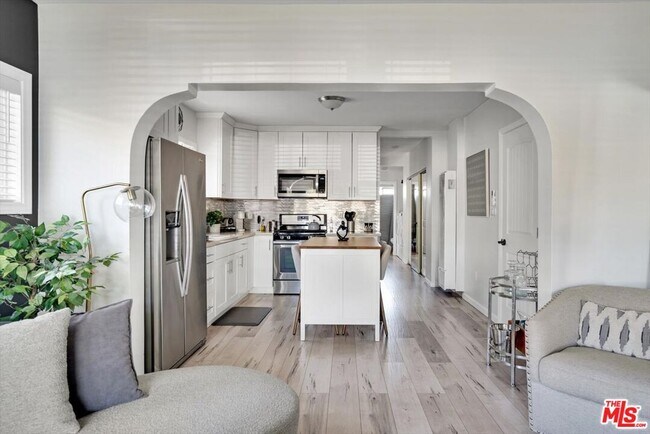 Foto del edificio - 1138 W 52nd St