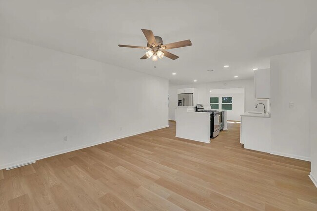 Foto del edificio - 403 W James St