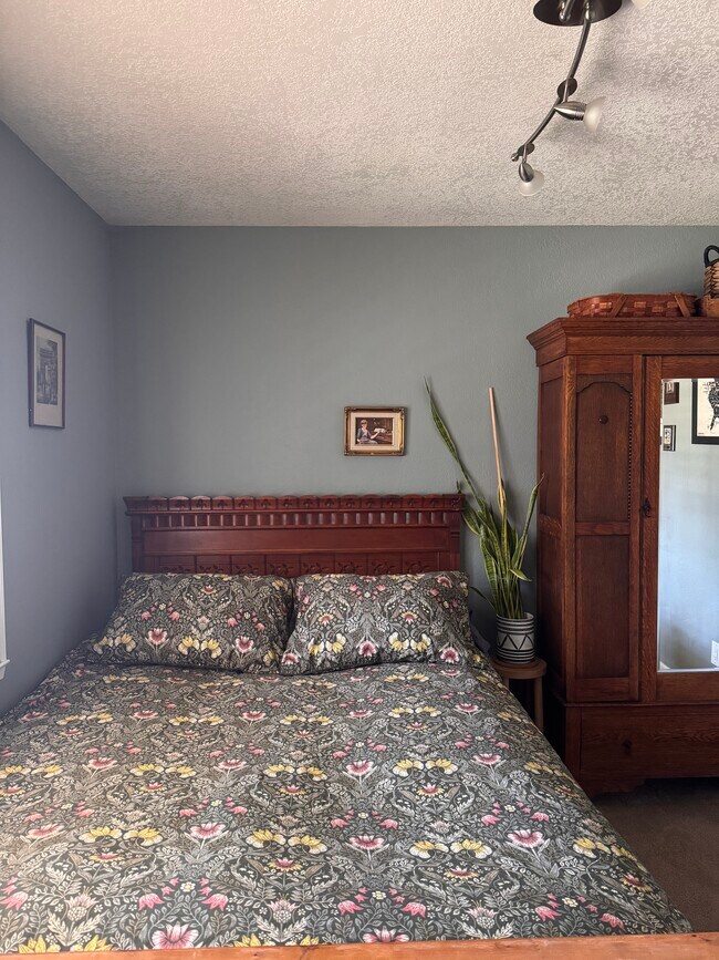 Foto del edificio - 1506 Crestmont Oak Dr