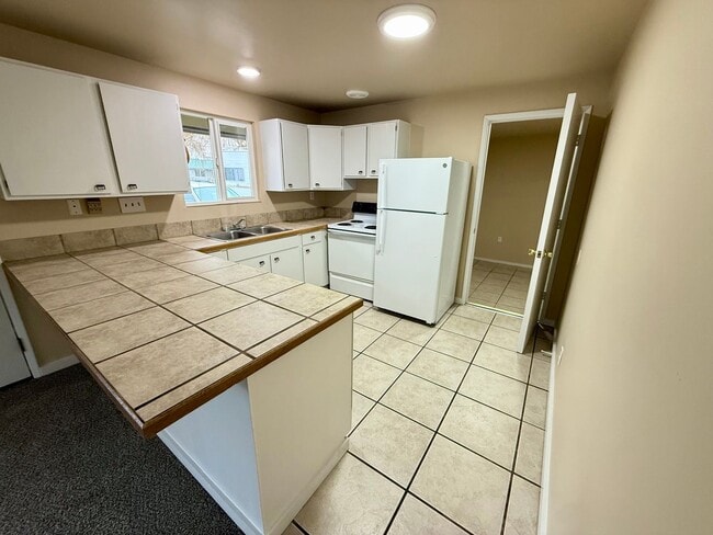 Building Photo - 1608-1610 N Brooklane St