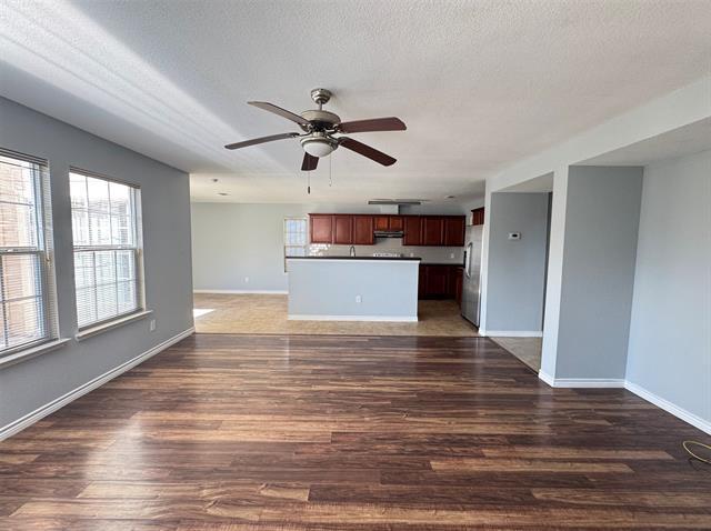 Foto del edificio - 6909 Planters Row Dr