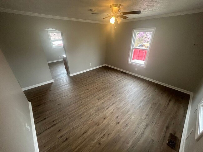 Building Photo - Newly updated home in Radcliff, KY!