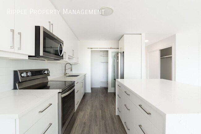 Photo du bâtiment - Modern 2 Beds, 2 Baths Apartment/Condo | No Pets Allowed