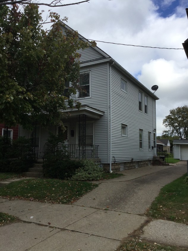 Primary Photo - 819 Payne Ave
