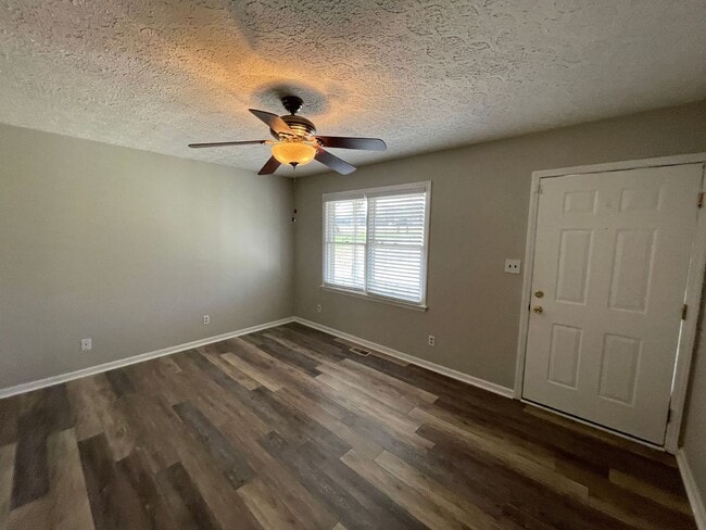 Building Photo - 124 Centerfield Dr