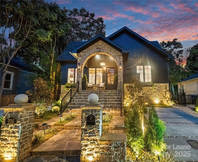 Building Photo - 705 S Torrence St